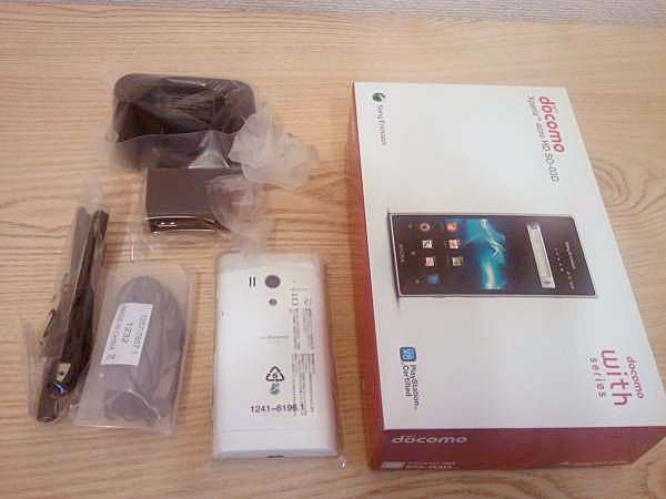 docomo Xperia acro HD / SO-03D 白ロム 到着しました