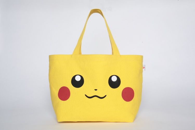 ポケモントートバッグとブランケット付きの公式ファンブックがそれぞれ発売　売切れ注意！