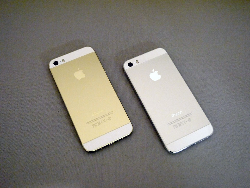 iPhone 5s 64GB ゴールド ＆ iPhone 5s 64GB シルバーゲットしました！　Xperia acro HD はサブ機へ…